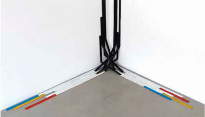 Fernando Carabajal Meaningless rises on the corner, 2017. Madera, acrílico y alfileres. 120 x 120 x 75 cm.